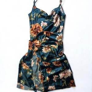 WDIRARA Floral Print Cowl Neck Ruched Split Thigh Satin Cami Dress